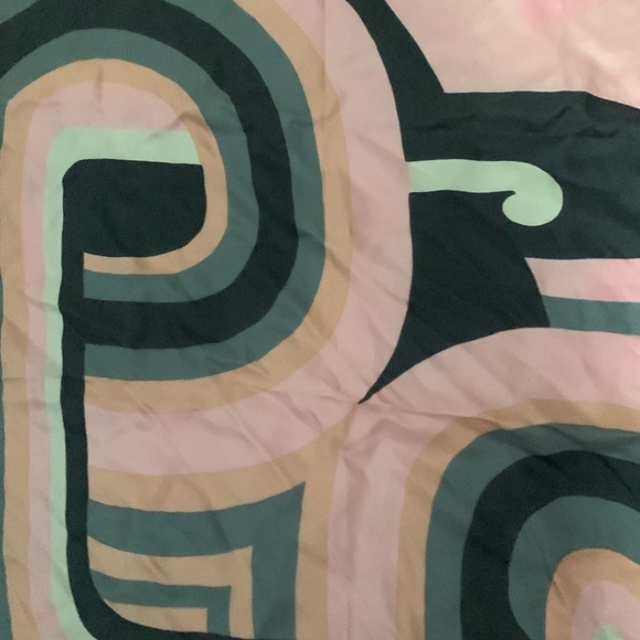 Saks Fifth Avenue 💯 SILK scarf - Picture 2 of 7